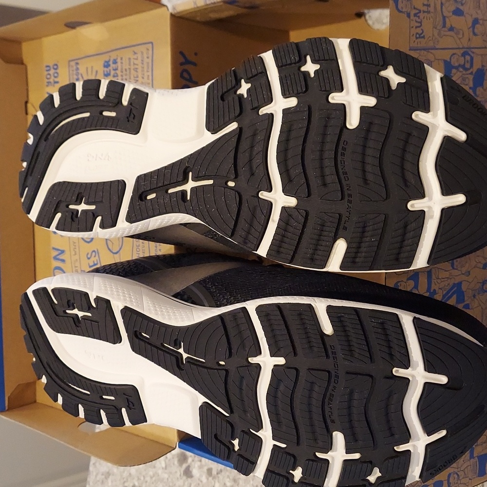 Women's Brooks Ghost size 12W